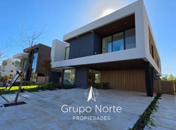 Casa · 550m² · 8 Ambientes · 6 Cocheras · Casa en Venta en Nordelta, El Yacht. Al Río.