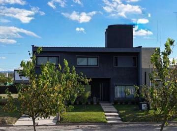Casa de 7 ambientes, Malagueño · Venta: Casa - 4 Dorm. - Pileta y Patio - Tejas 4 - Malagueño