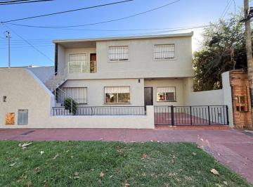 Casa · 96m² · 4 Ambientes · 1 Cochera · Casa en Alberdi