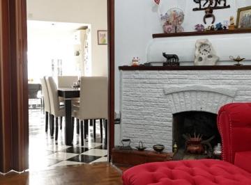 Casa · 130m² · 5 Ambientes · 2 Cocheras · Casa en Venta