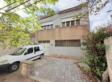 Casa · 111m² · 5 Ambientes · 1 Cochera · Casa en Planta Alta en Venta. Alberdi Río. 3 Dorm.. Patio, Parrilla
