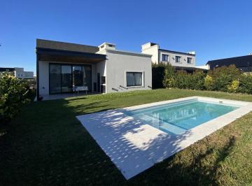 Casa · 129m² · 4 Ambientes · 2 Cocheras · Casa en Venta 4 Ambientes en San Ramon - Pilar del Este