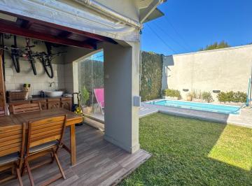 Casa · 120m² · 4 Ambientes · 1 Cochera · Venta Casa 4 Ambientes Jardin Pileta y Quincho Béccar