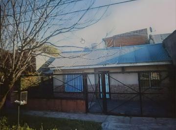 FRENTE · Casa en Venta, 2 Dorm. en Claypole, Oportunidad
