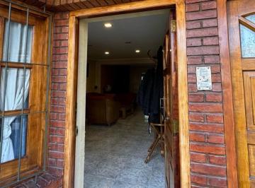 Casa · 201m² · 5 Ambientes · 2 Cocheras · Venta - Duplex - Flores - Frente a La Placita 11 de Noviembre - Suite - Dep de Servicio - Cocheras - Patio - Balcon