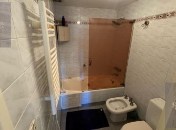 Baño en Suite · Venta - Duplex - Flores - Frente a La Placita 11 de Noviembre - Suite - Dep de Servicio - Cocheras - Patio - Balcon