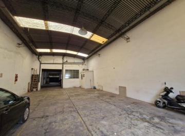 Bodega-Galpón · 350m² · 3 Ambientes · 1 Cochera · Excelente Galpón con Vivienda y Fondo Libre