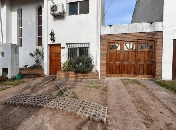 Casa · 67m² · 3 Ambientes · 1 Cochera · Dúplex con 2 Dorm. y Fondo Libre en Barrio Cerrado en Venta en Quilmes, G. B. a. Zona Sur