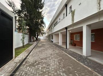 Casa · 120m² · 4 Ambientes · 2 Cocheras · Alquiler Duplex 4 Amb. Jardín y Cochera P. Leloir
