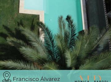 Casa · 218m² · 5 Ambientes · 2 Cocheras · En Venta Casa con 5 Ambientes y Pileta, Francisco Alvarez