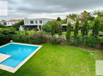 Casa · 350m² · 9 Ambientes · 4 Cocheras · Casa en Talar del Lago II