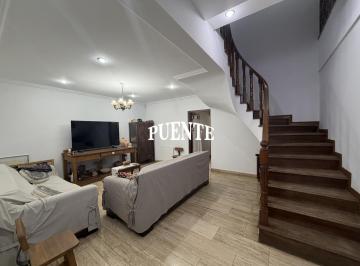Casa · 239m² · 5 Ambientes · 4 Cocheras · Casa en Venta 4 Dorm. con Garage, Parque y Piscina en Banfield Este