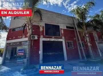 Local comercial · 255m² · 5 Ambientes · 3 Cocheras · Local en Esquina - en Alquiler