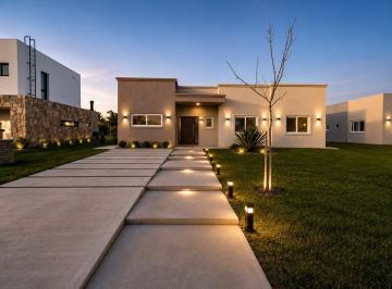Casa · 177m² · 4 Ambientes · 1 Cochera · Casa en Venta en Casuarinas del Pilar, Zelaya, Pilar