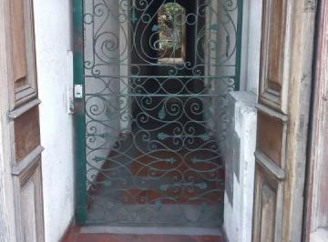 PH · 50m² · 2 Ambientes · Casa de Pasillo en Alquiler 1° de Mayo 1430