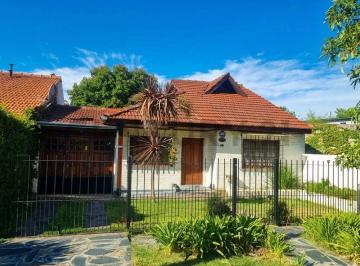Casa · 128m² · 4 Ambientes · 2 Cocheras · Casa en City Bell 3 Dorm.