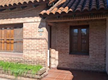 Casa · 250m² · 3 Ambientes · Casa Sobre Av San Martin a Pocos m de Estacion Torcuato