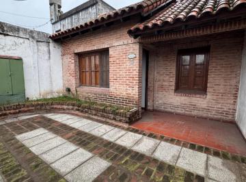 Casa · 250m² · 3 Ambientes · Casa Sobre Av San Martin a Pocos m de Estacion Torcuato