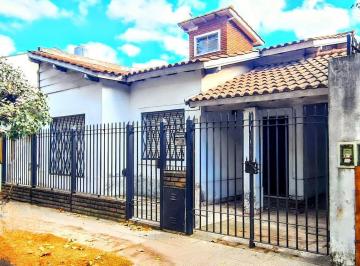Casa · 108m² · 3 Ambientes · 1 Cochera · Venta Casa 3 Amb Morón Cochera Jardín