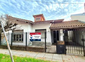 Casa · 108m² · 3 Ambientes · 1 Cochera · Venta Casa 3 Amb Morón Cochera Jardín