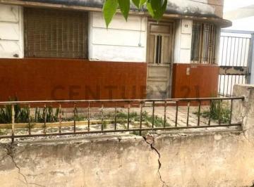 Casa · 90m² · 2 Ambientes · 1 Cochera · Casa Antigua Sobre Lote de 8 X 34 en La Plata