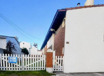 Departamento de 3 ambientes, Costa Azul · Costa Azul: Venta Duplex Una Cuadra del Mar 3 Amb 2 Baños Patio Parrilla Dormitorio en Planta Baja