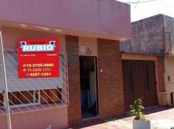 Casa · 100m² · 3 Ambientes · 1 Cochera · Pasaje Larrea Al 3300 - Sarandi - Avellneda