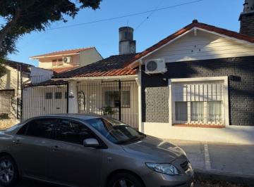 Casa · 115m² · 4 Ambientes · 1 Cochera · Exc Ubic Chalet de 2/3 Dor Dep Play C/bño Fdo Gge Imp