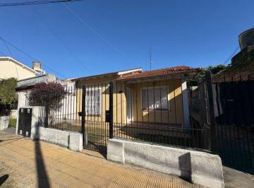 Casa de 4 ambientes, Lomas de Zamora · Alquiler Casa PH Alfrente 4 Ambientes con Cochera