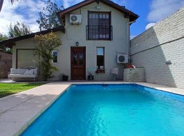 Casa · 274m² · 5 Ambientes · 2 Cocheras · Casa en Maquinista F Savio