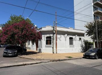 Casa · 155m² · 5 Ambientes · 1 Cochera · Casa en Venta - 54 Esquina 17 - 2 Dorm. con Cochera - Usd 160.000