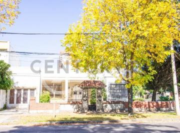 Casa · 285m² · 13 Ambientes · Venta Casa 4 Dorm., 3 Baños, Pileta, Jardin, Quincho, Barrio Roque Saenz Peña, Rosario