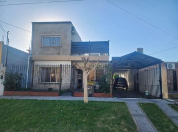 Casa · 182m² · 4 Ambientes · 3 Cocheras · Venta Casa 4 Ambientes Quilmes