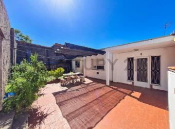 PH · 68m² · 2 Ambientes · PH en Venta, 1 Dormitorio con Patio, Tolosa