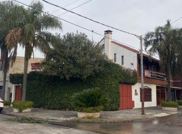 Casa de 4 ambientes, La Matanza · Alquiler Casa en Esquina en Ramos Mejia