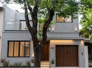 Casa · 286m² · 4 Ambientes · 2 Cocheras · Venta de Casa 4 Ambientes con Dependencia en Martinez