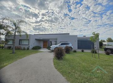 Casa · 290m² · 3 Dormitorios · 1 Cochera · Casa en Fincas de San Vicente