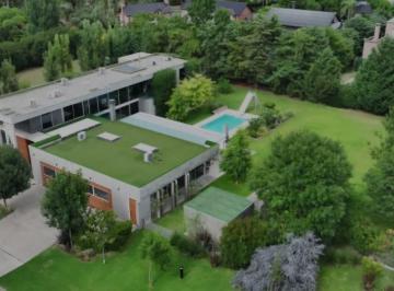 Casa · 611m² · 7 Ambientes · 4 Cocheras · Casa en Kentucky