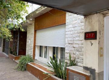 Casa de 6 ambientes, Armstrong · Casa de 2 Plantas + Departamento a Reciclar. Rivadavia 417, Armstrong