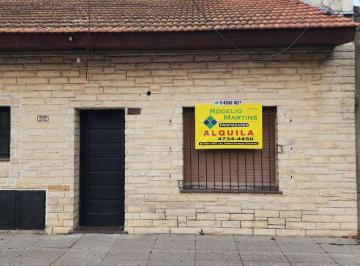 PH de 2 ambientes, Tres de Febrero · Departamento Tipo Casa Al Frente 2 Amb con Patio - Sin Expensas - Super Luminoso