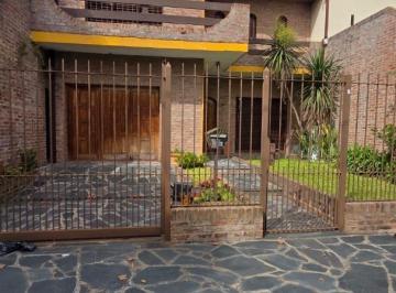 Casa · 250m² · 4 Ambientes · 2 Cocheras · Venta Casa 9 Ambientes Temperley