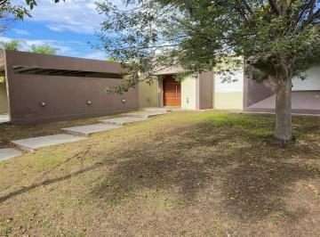 Casa · 260m² · 8 Ambientes · 2 Cocheras · Casa en Venta en Fincas del Sur II - Apta Crédito
