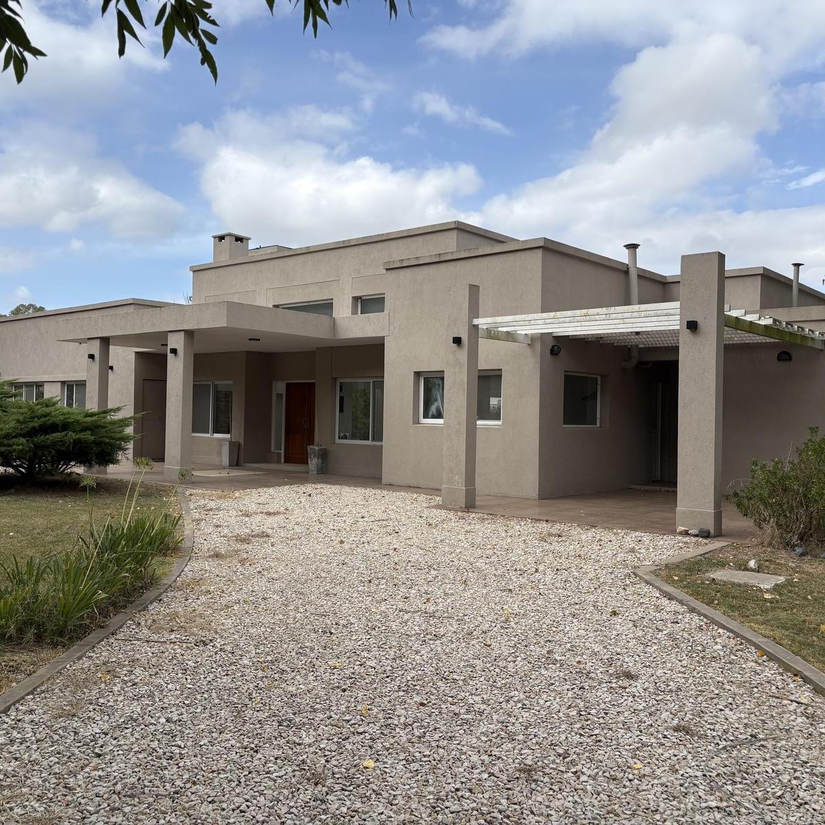 Casa en Venta en Campos de Roca II – Ruta 2
