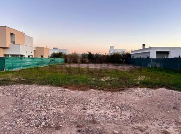 Terreno · 1056m² · Lote Exclusivo Barrio Privado Carrascal Manzana a