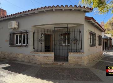 Casa de 4 ambientes, Ciudad de Mendoza · Inmobiliaria Otero, Presenta Hermosa Casa, en Venta.
