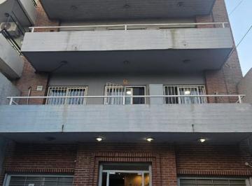 Departamento · 70m² · 2 Ambientes · 1 Cochera · Departamento - Lanús Este