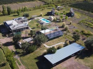 Local comercial · 200m² · 9 Ambientes · 1 Cochera · Venta de Casa Para Vivir y Cabañas Para Fines Turísticos - Oportunidad por Viaje Al Exterior!