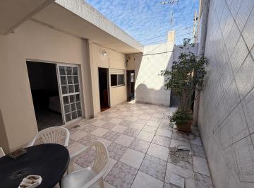 Casa · 90m² · 4 Ambientes · Casa con Patio Sobre Lote de 8,66x14