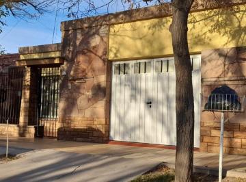 Casa de 5 ambientes, Luján de Cuyo · Amplia Casa en Alquiler en Centro de Luján de Cuyo, a m de Calle Sáenz Peña