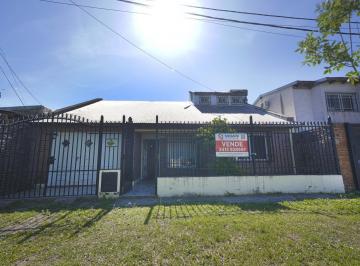 Casa · 160m² · 3 Ambientes · 1 Cochera · Fisherton Super Amplia 3 Dorm.